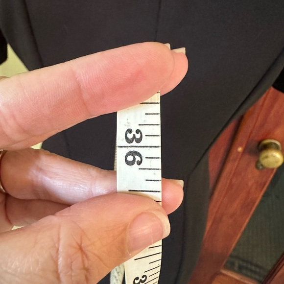 TAHARI | Black Knee-Length Dress with Notched V-Neck, Size 4 - Picture 6 of 10